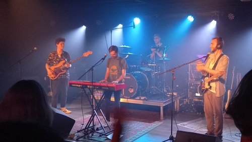 DO-MU-KU-MA: Small Strides, Indie-Rock-Band aus Düsseldorf