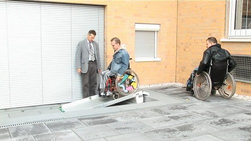 BergTV: Rollstuhlrampe für den Förderverein "PROgymnasium Bensberg e.V."