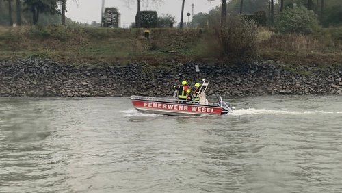 Sicherheit auf dem Rhein - Eine Simulation mit der Feuerwehr Wesel