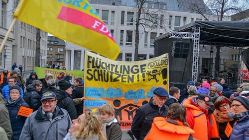 Rheinzeit: Krefeld vereint – Aktion gegen Hass und Intoleranz
