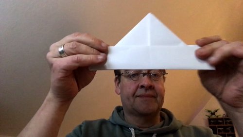 Papierschiff falten und versenken - Origami-Kunst für Anfänger