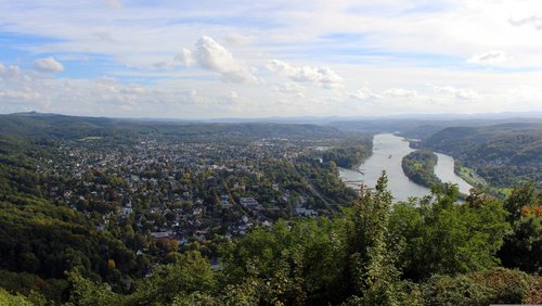 Hier und Jetzt: Schwimmen im Rhein, Indie-Games, RheinRomantik