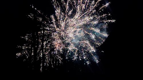Buntes Höhenfeuerwerk zur St. Petri Kirmes in Versmold 