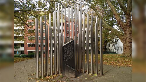 DO-MU-KU-MA: Mahnmal auf dem Friedrich-Ebert-Platz in Dortmund-Hörde