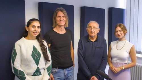 Künstlerporträt: Stephan Sundrup - Singer-Songwriter, "Schauraum" im Kinderspielzeugmuseum