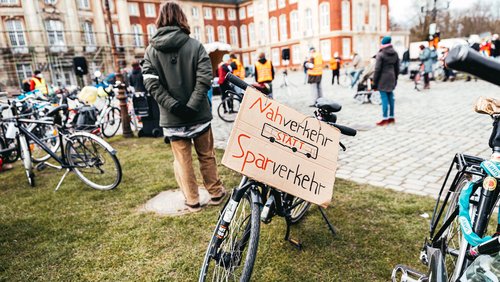 Radio For Future: Sofortprogramm für Verkehrswende, Ohne Kerosin nach Berlin 2023