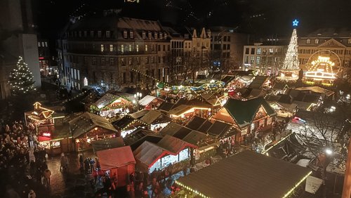 Hier und Jetzt: Weihnachtsfilme, Krebsvorsorge, Winter in Bonn