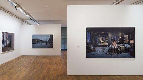 Hier und Jetzt: Winterblues, Gregory Crewsdon im Kunstmuseum Bonn