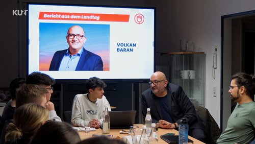 Nahaufnahme: Im Schatten der Linie – junge Politiker in alten Strukturen