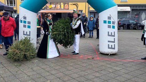 Schönes Gelsenkirchen - Weihnachtsbaum-Weitwurf in GE-Resse