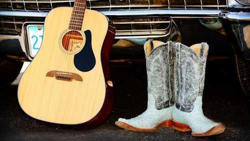 Country Train: Dylan Scott, Scotty McCreery & Hootie and the Blowfish, Ricky Shayne