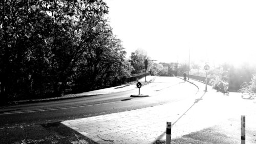 Die Nabel-Show: Eine feste Faust…