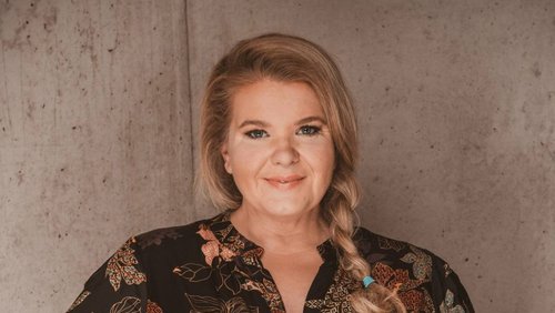 KREFELD MIX: Fräulein Kurvig Gala, Hospizlauf, Weihnachtsangebote im "fairKauf Laden"