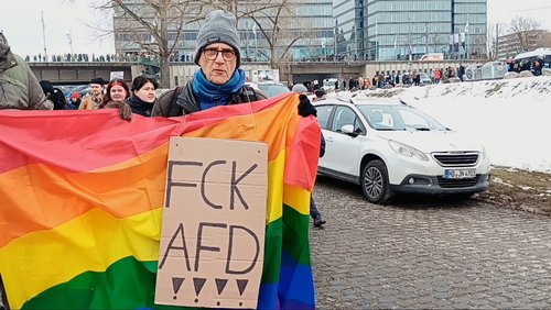 Demonstration gegen Rechts auf der Deutzer Werft in Köln 2024