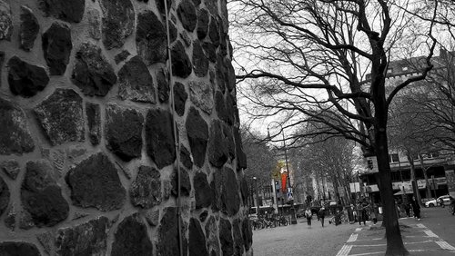 Die Nabel-Show: Synästhesie in der Kölner U-Bahn