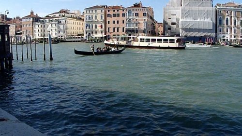 MNSTR.TV: Brescello, Venedig, Ausstellung "gravitas"