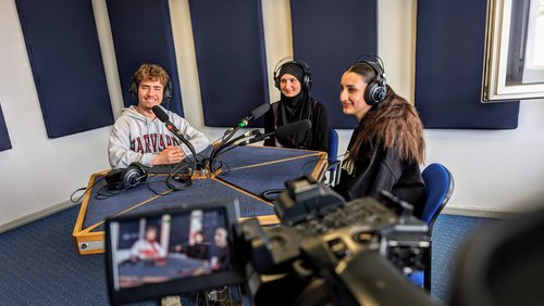 Interkulturelles Magazin: Journalismus, KI in der Schule, Interkulturelle Musik