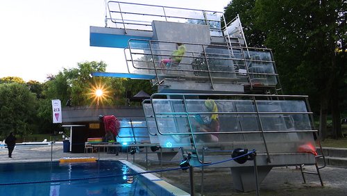 Nahaufnahme: Wenn das Freibad zur Theaterbühne wird