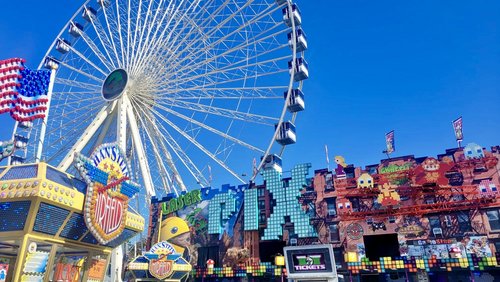 Hier und Jetzt: Pützchens Markt 2023 in Bonn, Kaffeekonsum, "BeReal" - Social-Media-App