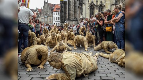 Easy Listening: Open-Air-Veranstaltungen in Münster 2024 - Flurstücke, Wilsbergs Promi-Kellnern