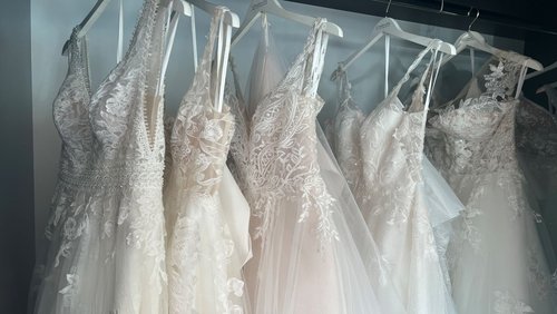 Hier und Jetzt: Das richtige Hochzeitskleid, Herbstferien im Museum