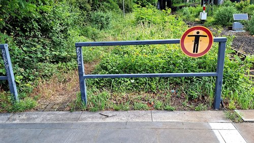 Die Nabel-Show: Am Ende des Bahnsteigs