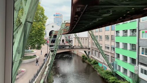 Angelika Pauly: Schwebebahnfahrt