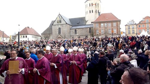 MNSTR.TV: Abbau der Himmelsleiter, Amtseinführung des neuen Erzbischofs von Paderborn