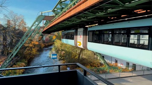 Angelika Pauly: "Die kleine Schwebebahn"
