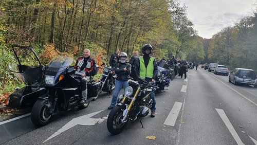 Welle-Rhein-Erft: Motorrad-Korso mit Gedenkgottesdienst