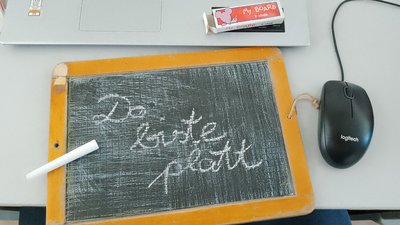 Do biste platt 795: Nit füör de Schaule, füör't LIäwen liärnt vey episode artwork