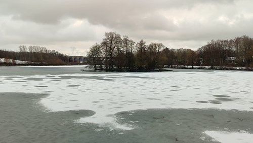 Der winterliche Obersee in Bielefeld-Schildesche 