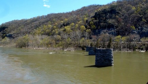 MNSTR.TV: Opas Foto - Spurensuche, Überfall auf Harpers Ferry, Feierlichkeiten 75 Jahre Grundgesetz