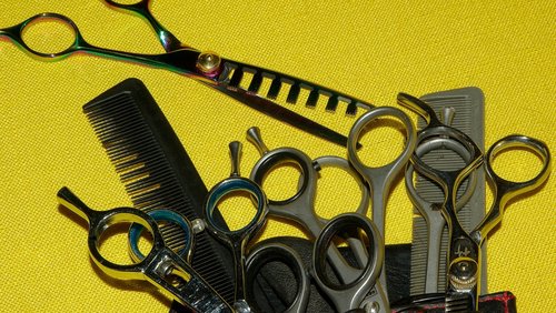 Waschen, Schneiden, Föhnen - Selbstversuch als Friseur