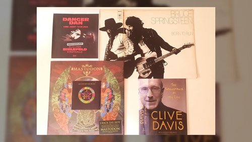 Hurra! - Clive Davis, Sisters of Mercy, Mastodon