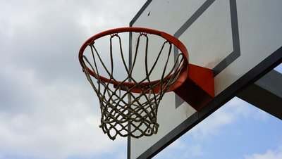 Hier und Jetzt: Wasserstoff, Wohnungslosen-Café, Feministische Kunst