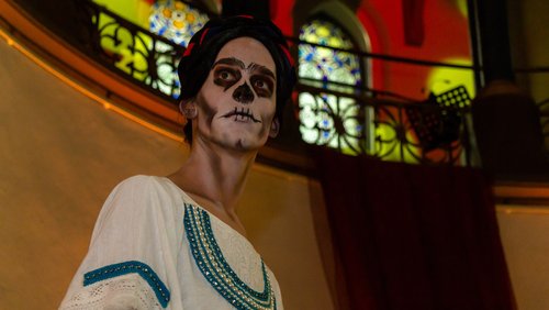 Kultura: Frida Kahlo, inklusives Theaterstück