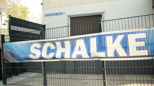 com.POTT: Die Schalker Meile - Treffpunkt der blau-weißen Fangemeinde in Gelsenkirchen