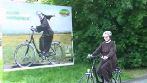 Sälzer Fenster: Nonne als Model, Bahnhofsmission, Ölschlagen