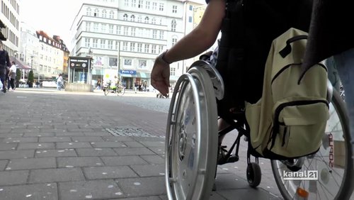 Bielefeld Sozial: Rollstuhlfahrer im Alltag
