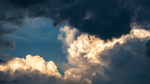 Kunstausstellung "Wolkenbilder – Naturphänomene im Zeichen des Klimawandels" in Velbert