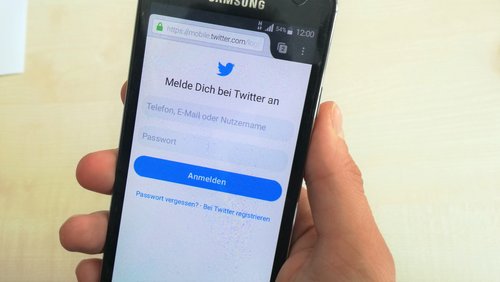 Social Bots locken Twitter-User auf Porno-Seiten