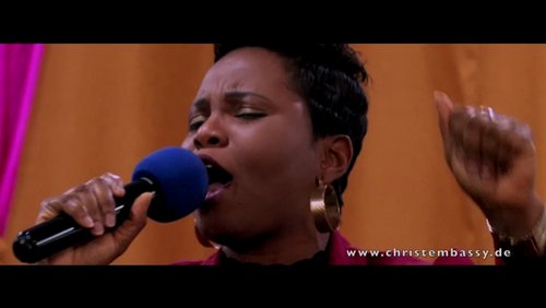 "Christ Embassy"-Chor mit Sofia Robert: "You Are Holy"