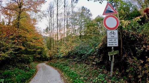 Von Rädern: Schildbürger in Soest, schlecht geplante Fahrradrouten