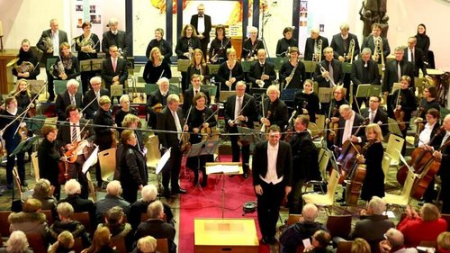 KREFELD MIX: Caritas ändert Arbeitszeiten, 90 Jahre Covestro-Symphoniker, Deutsches Messingmuseum