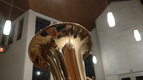 Zwischen Himmel und Erde: "Iserlohn Brass" – Blechbläser-Ensemble