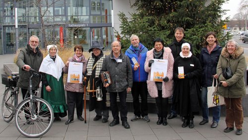 Stadtführungen durch Moers mit Heidi Nüchter-Blömeke und Hans-Helmut Eickschen