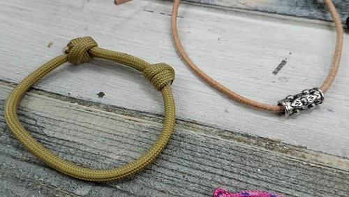 dakrela: Schiebeknoten für Armbänder aus Paracord, Leder oder einer Satinkordel