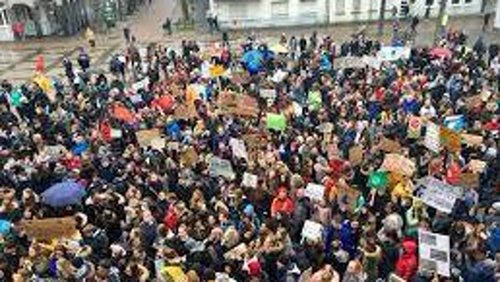 Rheinzeit: "Fridays for Future"-Demo in Krefeld, Lamya Kaddor – Interview und Lesung