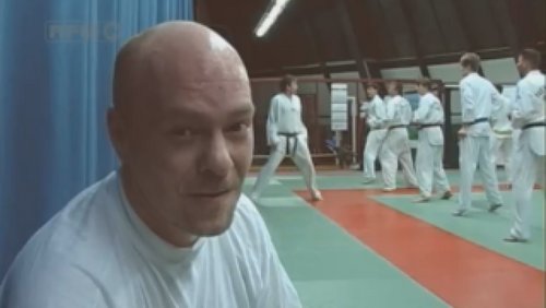 Young In Life: Big-Brother "Jürgen" dreht Musikvideo, Taekwondo, Auto-Tuning